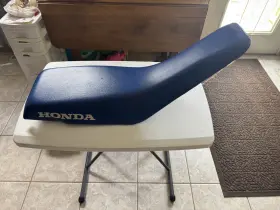 77100-hb7-000 Honda 1986 Tr200 Fat Cat Oem Seat